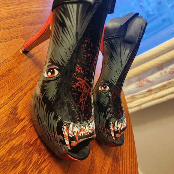 Size 7 - IRON FIST WOMEN'S SHOES - WOLFBEATER WEREWOLF Heels - Picture 4 of 4